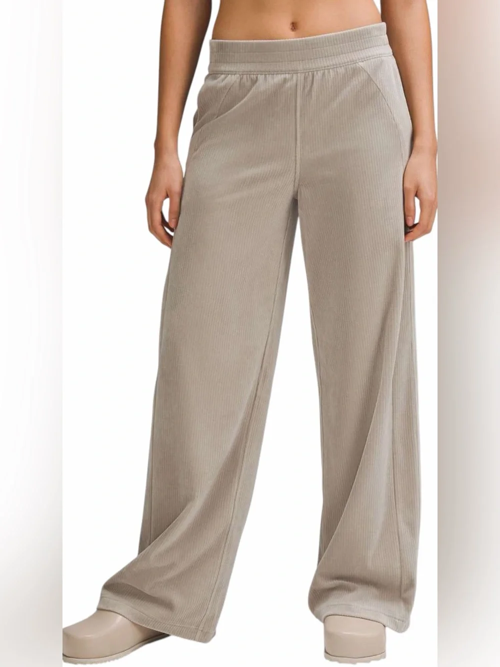 Lululemon – Scuba Mid-Rise Wide-Leg Pant Velvet Cord – Riverstone – Sz. 6